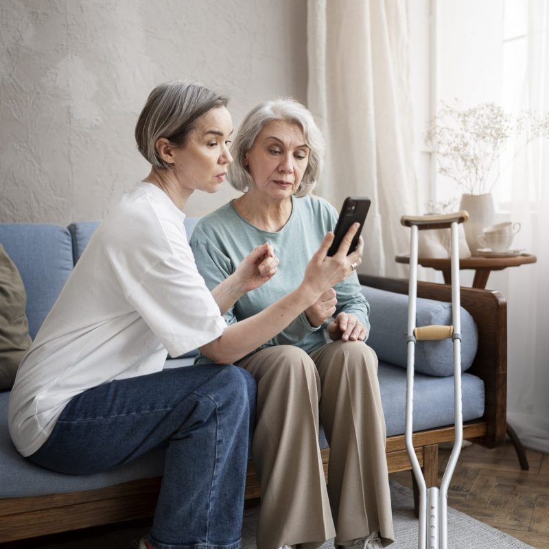 staryi-pacient-stradausii-ot-parkinsona (4)